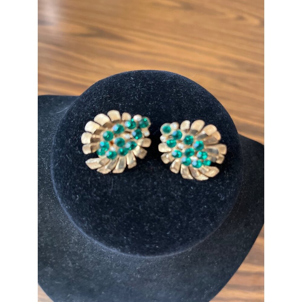 Crown Trifari gold tone and emerald green rhinestone clip earring vintage